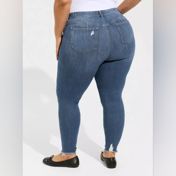 Torrid Bombshell Skinny Premium Stretch High-Rise Destructed Jean 20R - Picture 6 of 16